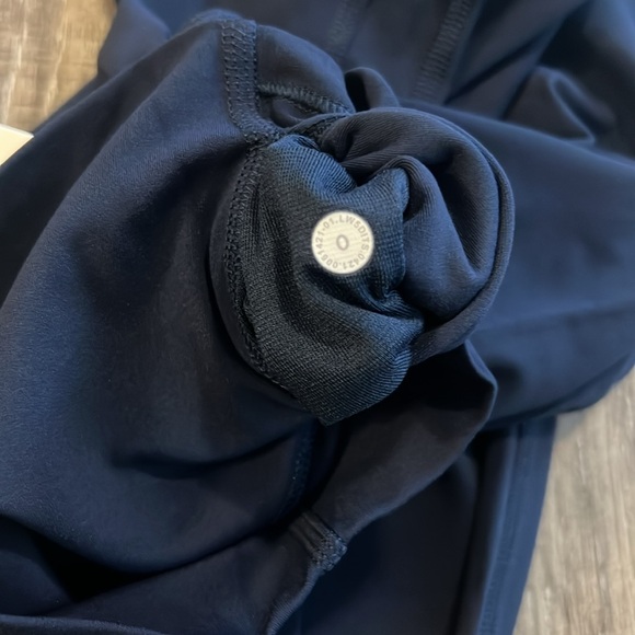 Lululemon align hr pant 28” - Picture 6 of 6